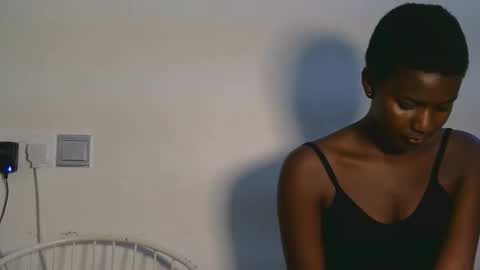 latiffaah_xx online show from February 4, 2026, 11:49 am