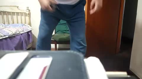 CHARLES ROBERT online show from September 18, 2025, 3:52 am