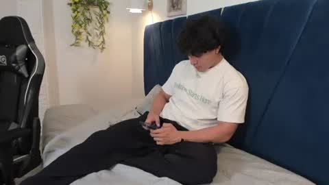 Snapshot of latin_beastx chatting on June 10, 2026, 8:19 pm latin_beastx online show from June 10, 2026, 8:19 pm