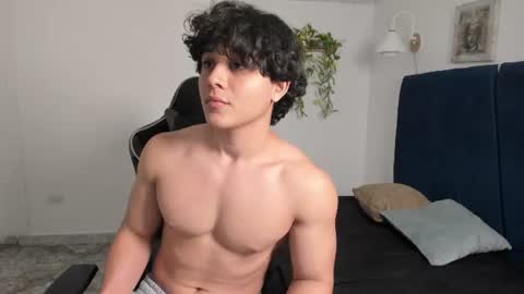 Snapshot of latin_beastx chatting on June 15, 2026, 8:22 pm latin_beastx online show from June 15, 2026, 8:22 pm