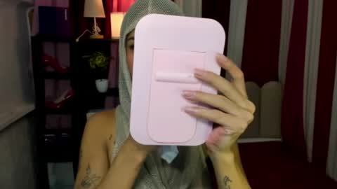 Snapshot of latina_asian chatting on June 8, 2026, 4:24 am Latina Asian online show from June 8, 2026, 4:24 am