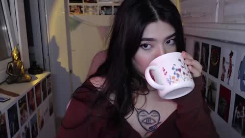 miiiiiiaaaa online show from December 12, 2024, 3:37 pm