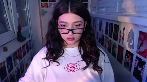 miiiiiiaaaa online show from January 18, 2025, 1:29 pm