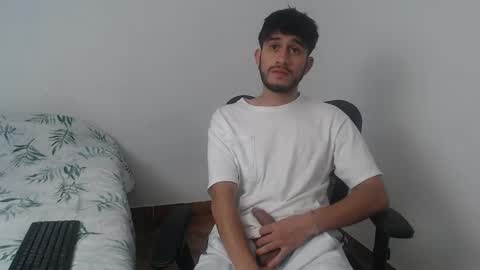 Snapshot of latinbunny7779 chatting on December 7, 2024, 1:03 am camilo online show from December 7, 2024, 1:03 am