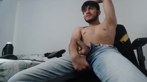 Snapshot of latinbunny7779 chatting on December 11, 2024, 1:58 am camilo online show from December 11, 2024, 1:58 am