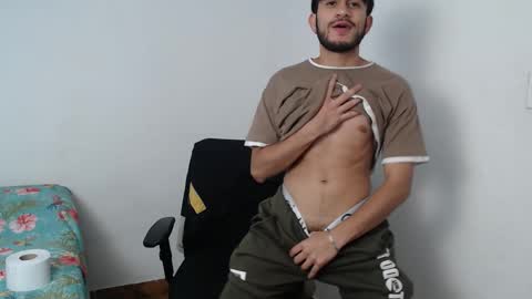 Snapshot of latinbunny7779 chatting on December 17, 2024, 10:54 pm camilo online show from December 17, 2024, 10:54 pm