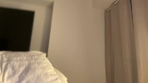 Hi -  online show from April 17, 2026, 2:25 am