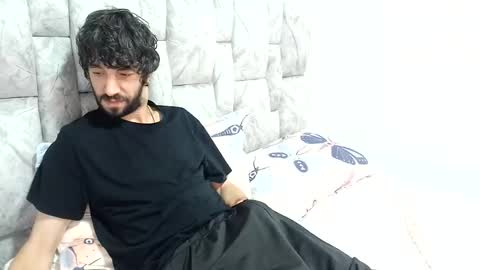 latinlustandfrenchkiss online show from June 4, 2026, 2:23 pm