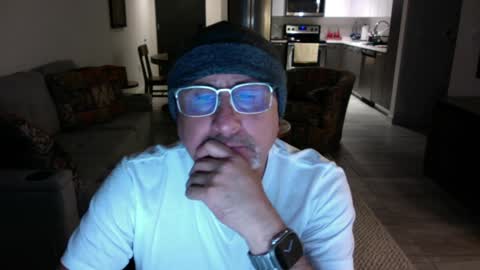 QS - INDEPENDENT MODEL online show from January 21, 2025, 6:22 am