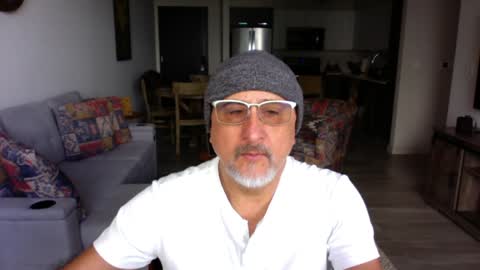 QS - INDEPENDENT MODEL online show from January 26, 2025, 5:34 pm