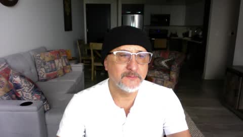 QS - INDEPENDENT MODEL online show from February 16, 2025, 4:32 pm