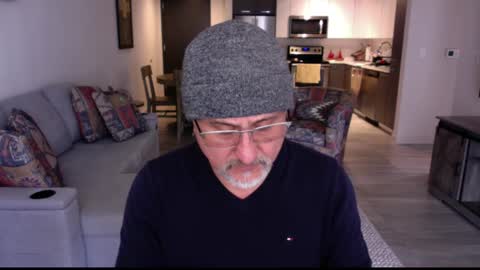 QS - INDEPENDENT MODEL online show from February 22, 2025, 6:19 pm