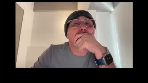 QS - INDEPENDENT MODEL online show from September 12, 2025, 6:30 pm