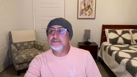 QS - INDEPENDENT MODEL online show from October 17, 2025, 3:42 am