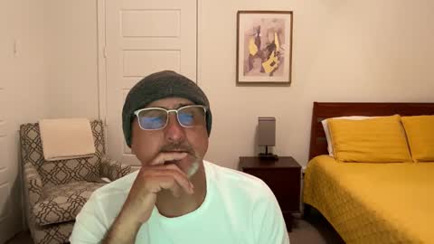 QS - INDEPENDENT MODEL online show from November 10, 2025, 3:27 am