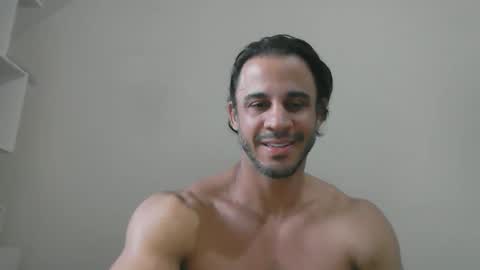 latino_rodri online show from May 13, 2026, 5:49 am