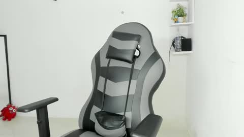 latinoalpha73 online show from February 13, 2026, 12:01 pm