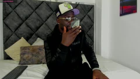 LEANDRO online show from September 17, 2025, 3:41 am