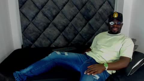 LEANDRO online show from September 27, 2025, 3:22 am