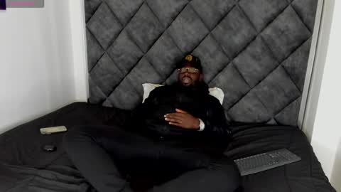 LEANDRO online show from October 16, 2025, 4:24 am