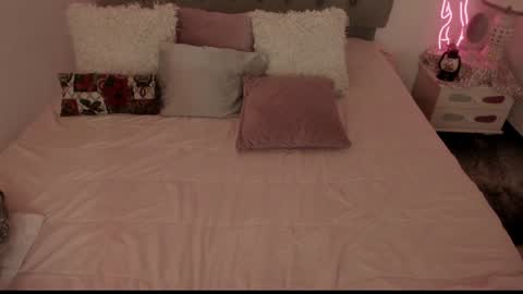 Laura online show from January 7, 2025, 3:35 am