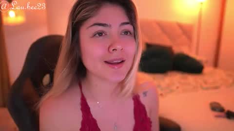 Snapshot of lau_bee_ chatting on September 29, 2025, 7:51 pm Laura online show from September 29, 2025, 7:51 pm