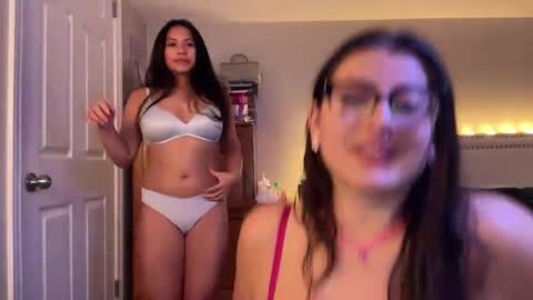 lau_mamacita online show from November 22, 2025, 9:14 pm