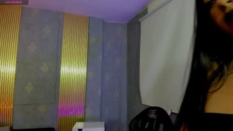 laulin_tay online show from June 9, 2026, 3:29 am