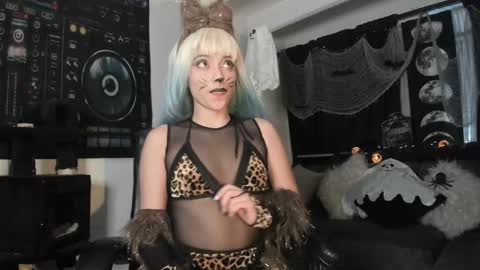 Laura Switch Girl online show from November 2, 2025, 5:10 am