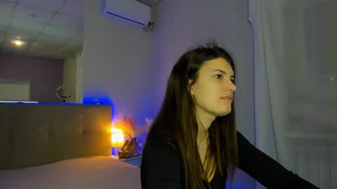 Laura online show from November 26, 2025, 6:47 am