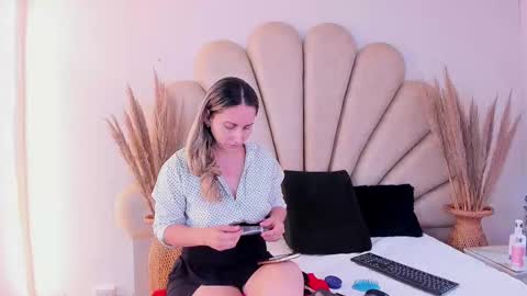   online show from October 17, 2025, 1:03 pm