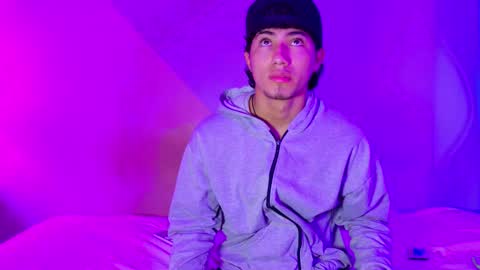 laura_and_kevin online show from October 2, 2025, 3:08 pm