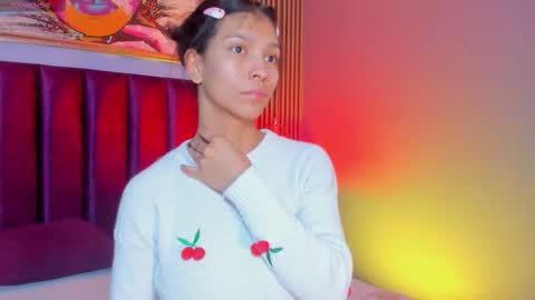 Laura online show from November 25, 2025, 12:49 pm