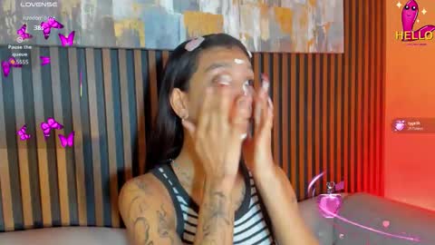 Laura online show from December 19, 2025, 12:56 pm