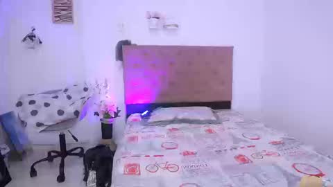 LAURA online show from September 9, 2025, 2:27 pm