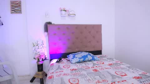 LAURA online show from September 24, 2025, 2:15 am