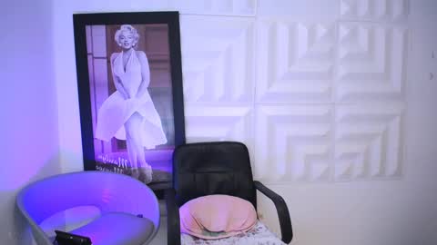 LAURA online show from September 25, 2025, 3:49 pm