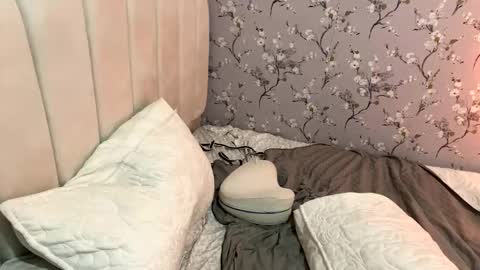 laura online show from February 9, 2025, 5:29 am