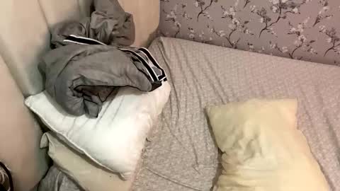 laura online show from February 15, 2025, 2:37 am