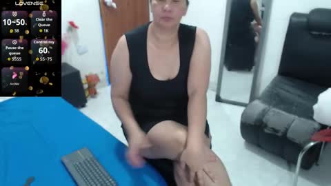 laura_foxx2379 online show from September 10, 2025, 9:37 pm