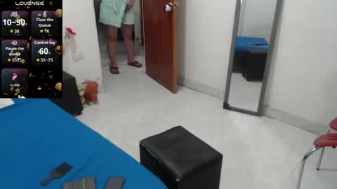 laura_foxx2379 online show from September 14, 2025, 12:21 am