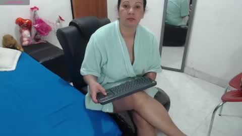 laura_foxx2379 online show from October 14, 2025, 12:00 am