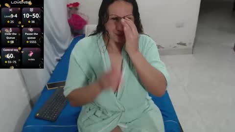 laura_foxx2379 online show from October 23, 2025, 2:11 am