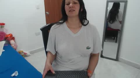 laura_foxx2379 online show from November 21, 2025, 3:16 am