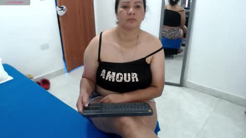 laura_foxx2379 online show from April 15, 2026, 9:37 pm