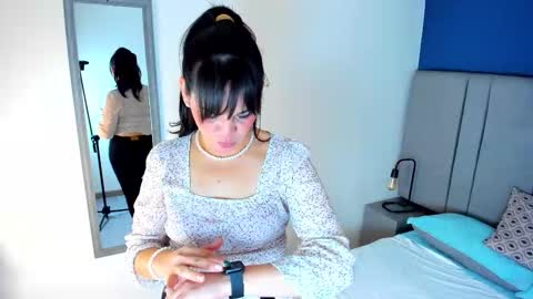 laura hotties online show from November 26, 2025, 1:23 pm