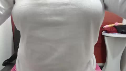  Laura  online show from September 29, 2025, 2:22 pm