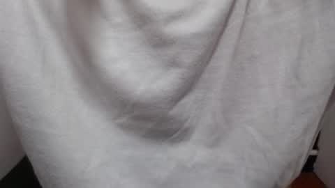  Laura  online show from April 8, 2026, 9:15 pm