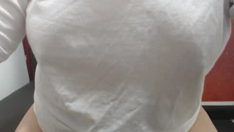  Laura  online show from April 11, 2026, 2:05 am