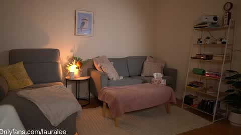 Laura Lee. online show from May 2, 2026, 2:05 am